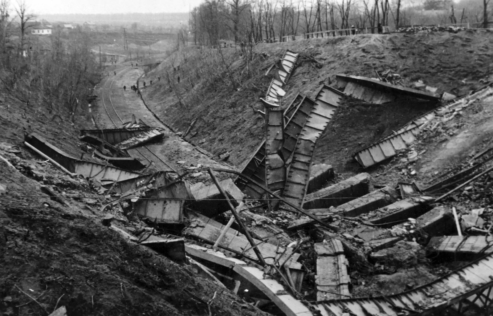 Конструкції Гаванського шляхопроводу після підриву. Фото 1941—1942 років