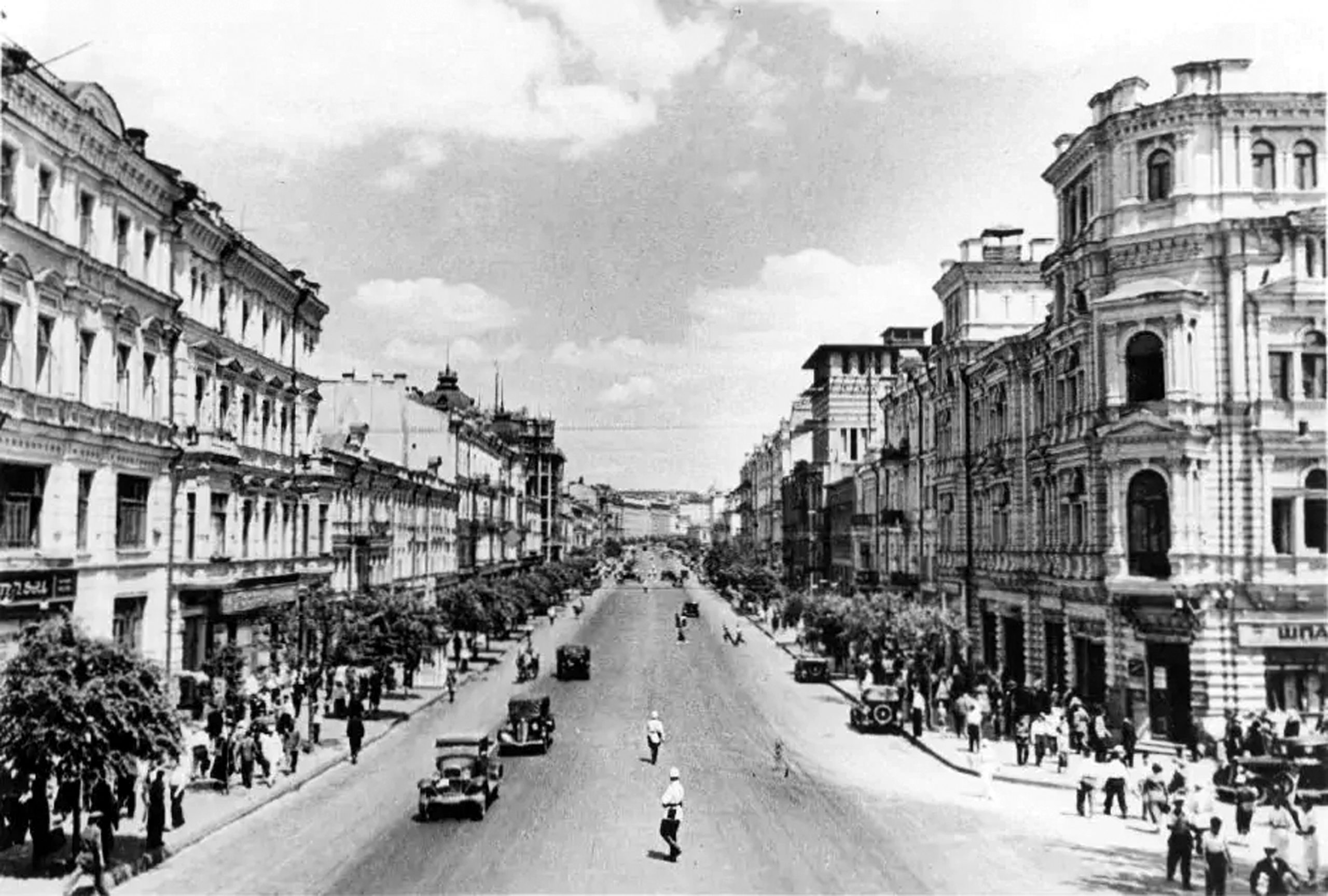 Вид на Хрещатик з боку Бессарабської площі. Фото 1937 року