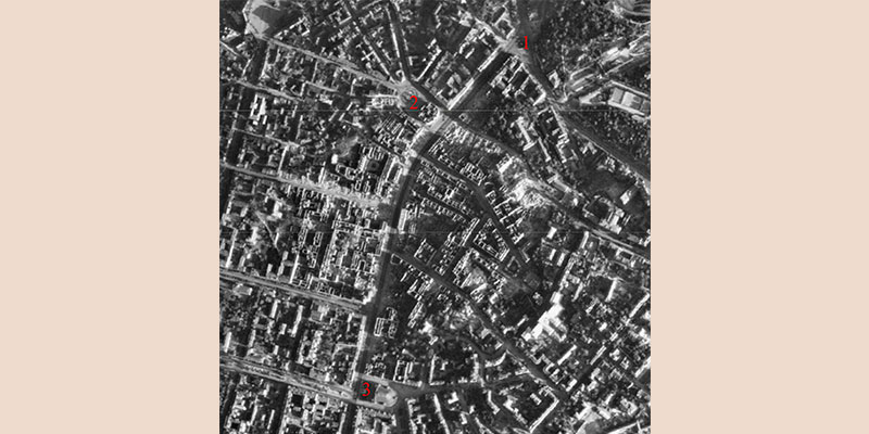 Зруйновані будівлі в районі Хрещатика. Аерофотознімок 1941—1944 років. (фрагмент): 1 — Європейська площа; 2 — майдан Незалежності; 3 — Бессарабська площа.