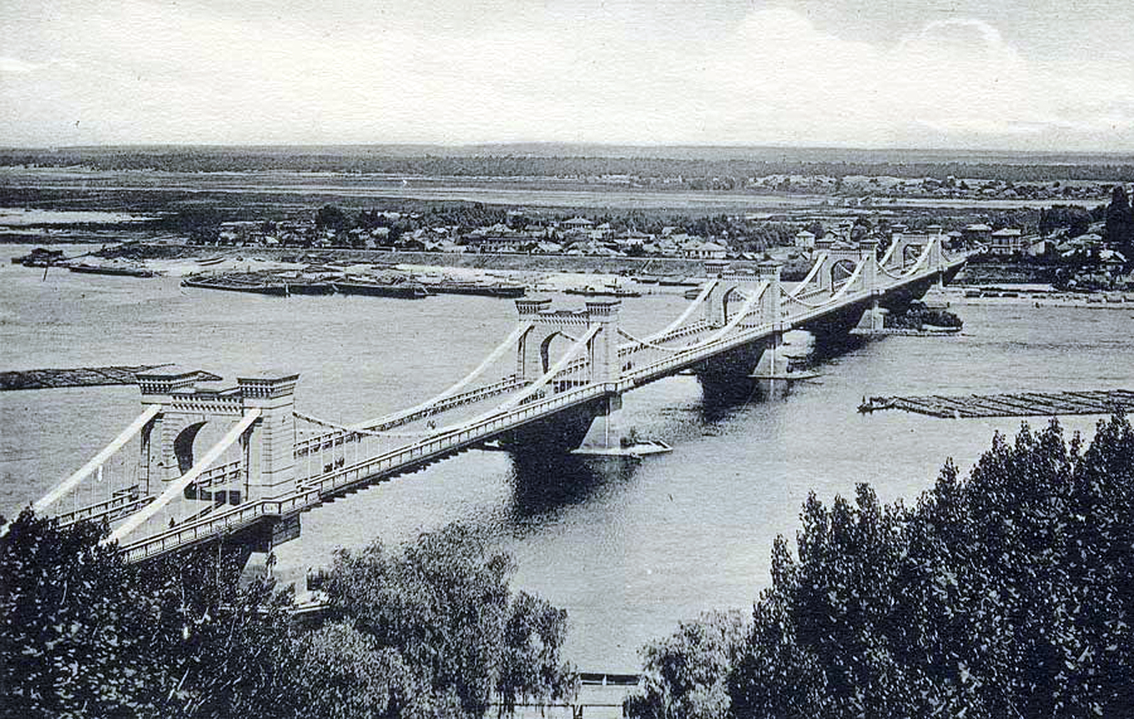 Ланцюговий міст і південна частина Передмостової слобідки. Фото кінця ХІХ століття.