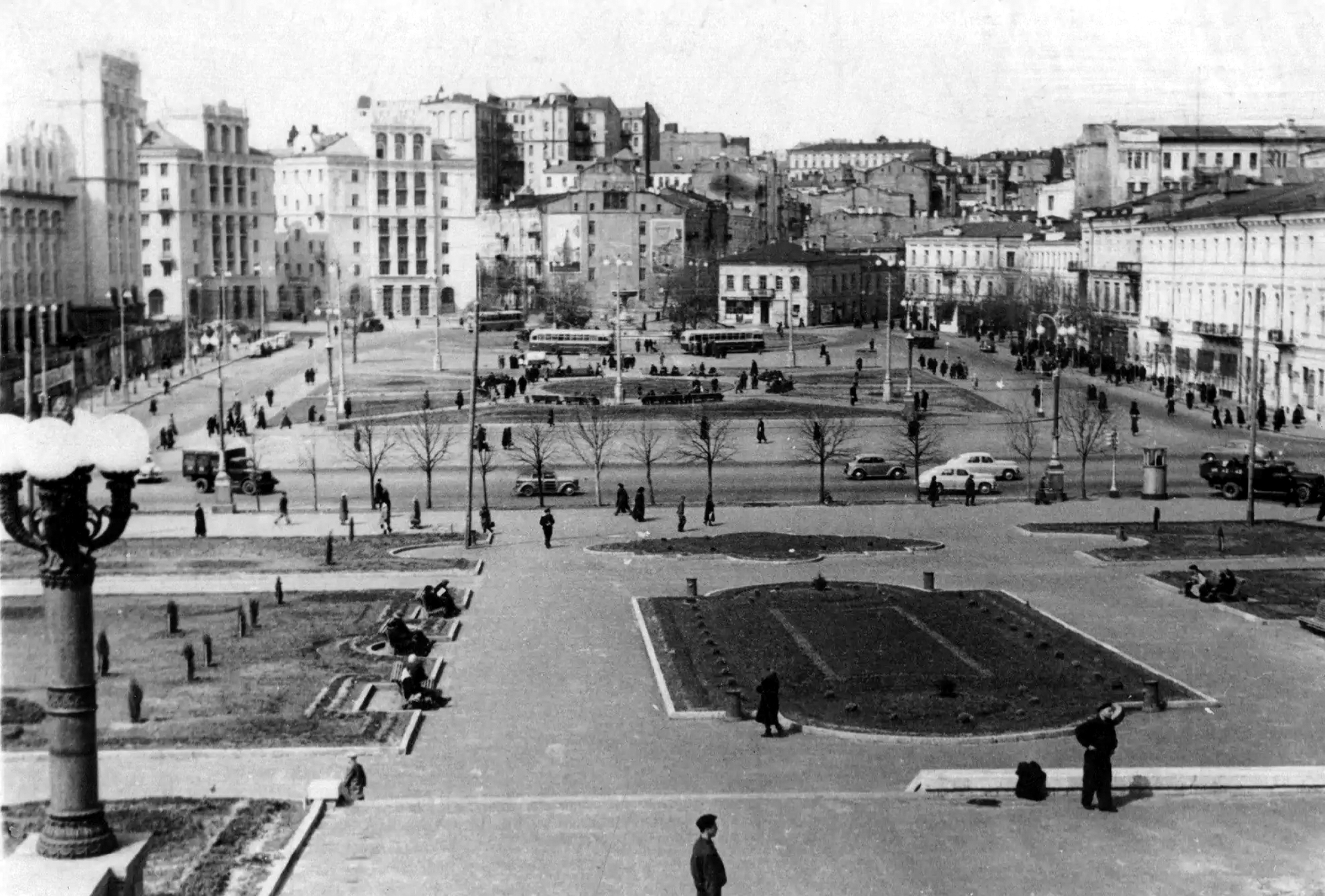 Майдан Незалежності у 1954 році.