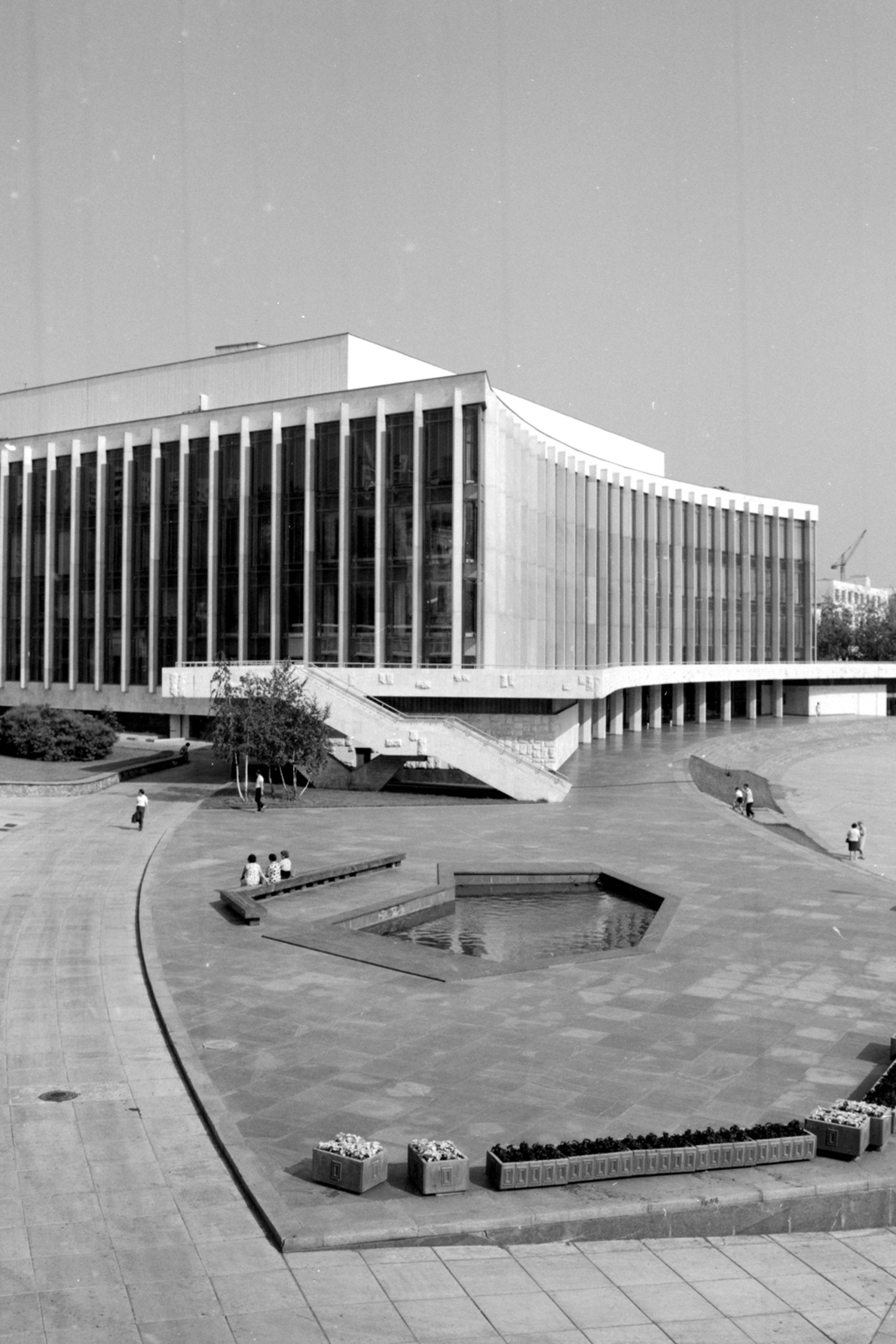 Палац культури «Україна» в Києві, серпень 1973 року. З фондів ЦДКФФА України ім. Г. С. Пшеничного.
