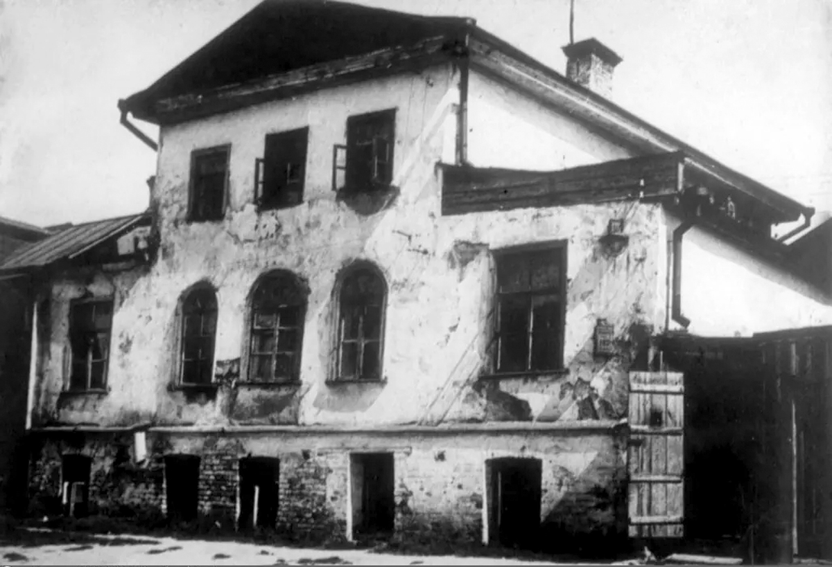 Будинок на місці входу до станції метро «Палац «Україна» на вулиці Великій Васильківській. Фото 1930-х років.